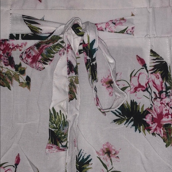 Shorts - Picture 3 of 5